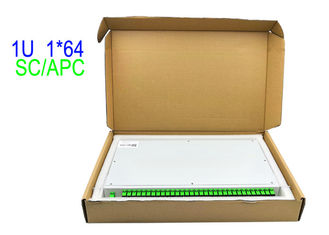 1U caixa do divisor SC/APC do PLC da fibra ótica da manutenção programada do × 64 da montagem em rack 1 19 polegadas de branco